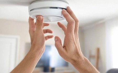How to Safely Remove a Smoke Alarm from Its Mounting Bracket