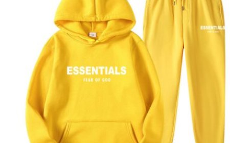 Essential Hoodie for Casual and Stylish Looks
