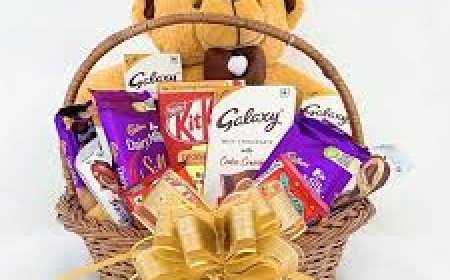 Best First Anniversary Gifts to Celebrate Your New Beginning in Style and Romance