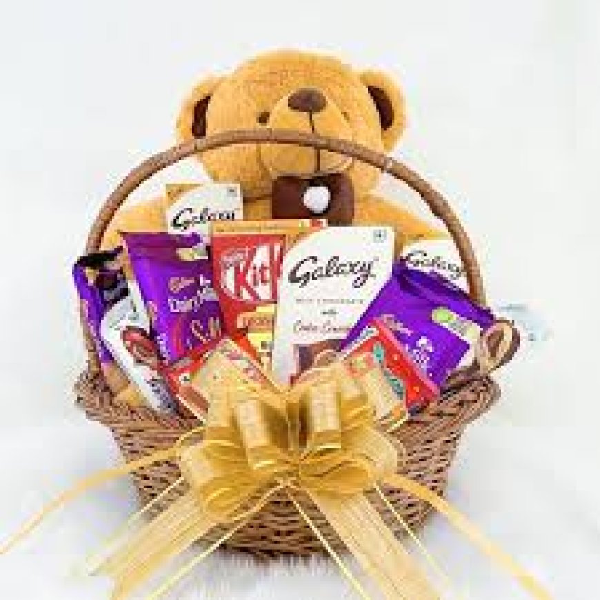 Best First Anniversary Gifts to Celebrate Your New Beginning in Style and Romance